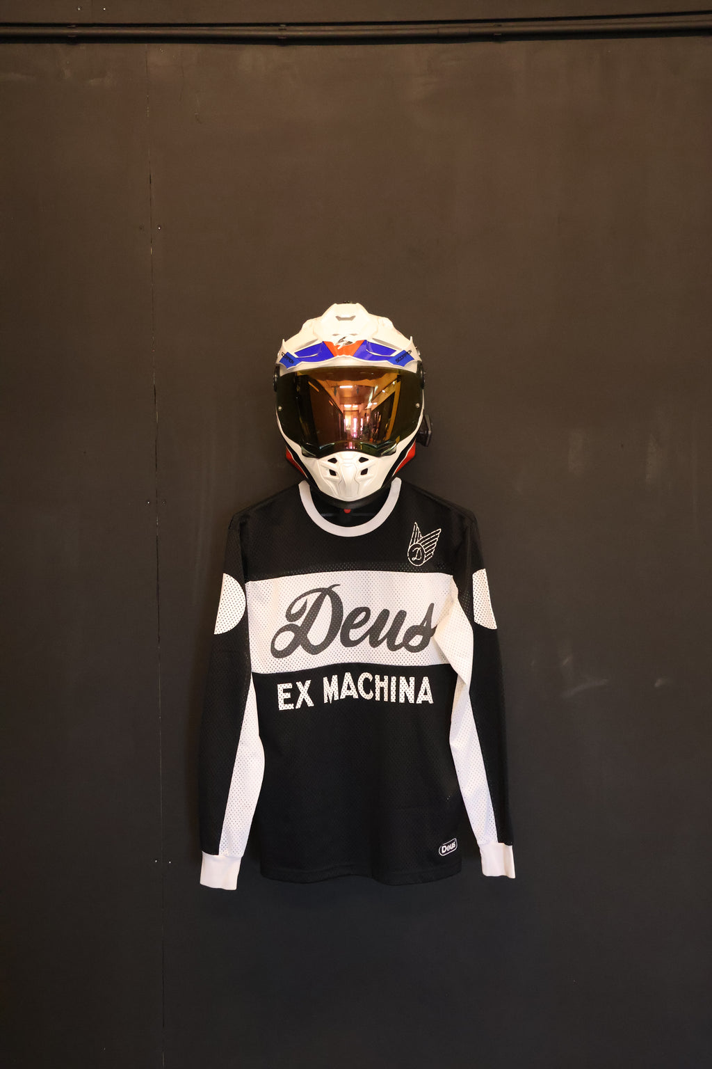 NM Helmet wall mount